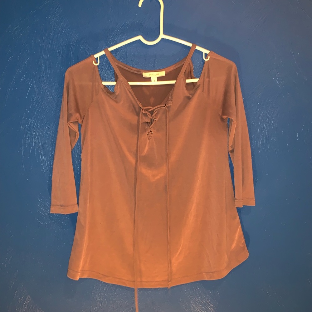 Active USA small shoulder cutouts top
